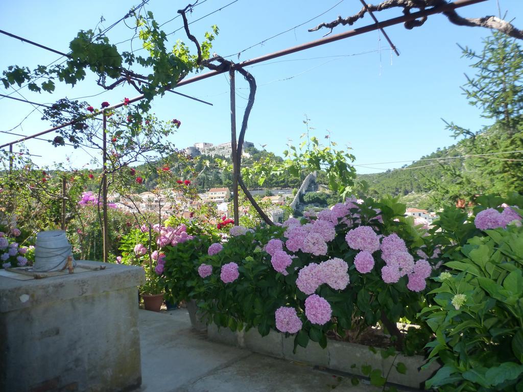 Guesthouse Bracanović Hvar Town Eksteriør billede