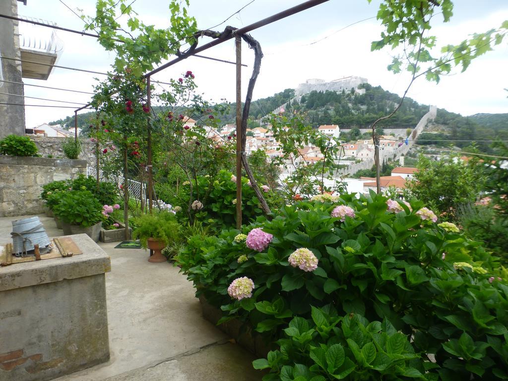 Guesthouse Bracanović Hvar Town Eksteriør billede